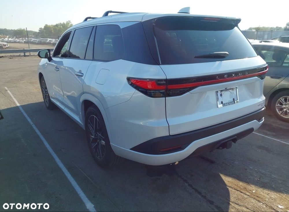 Lexus TX - 4