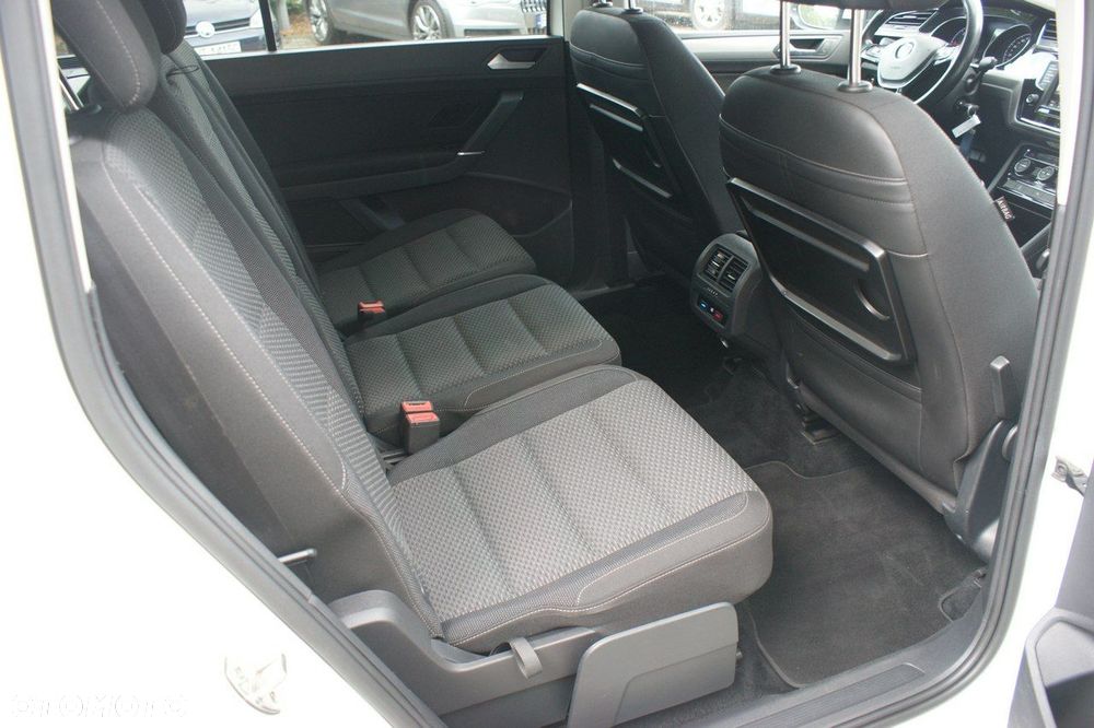 Volkswagen Touran - 12