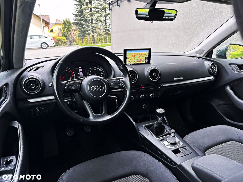 Audi A3 Sportback 1.6 TDI design - 24
