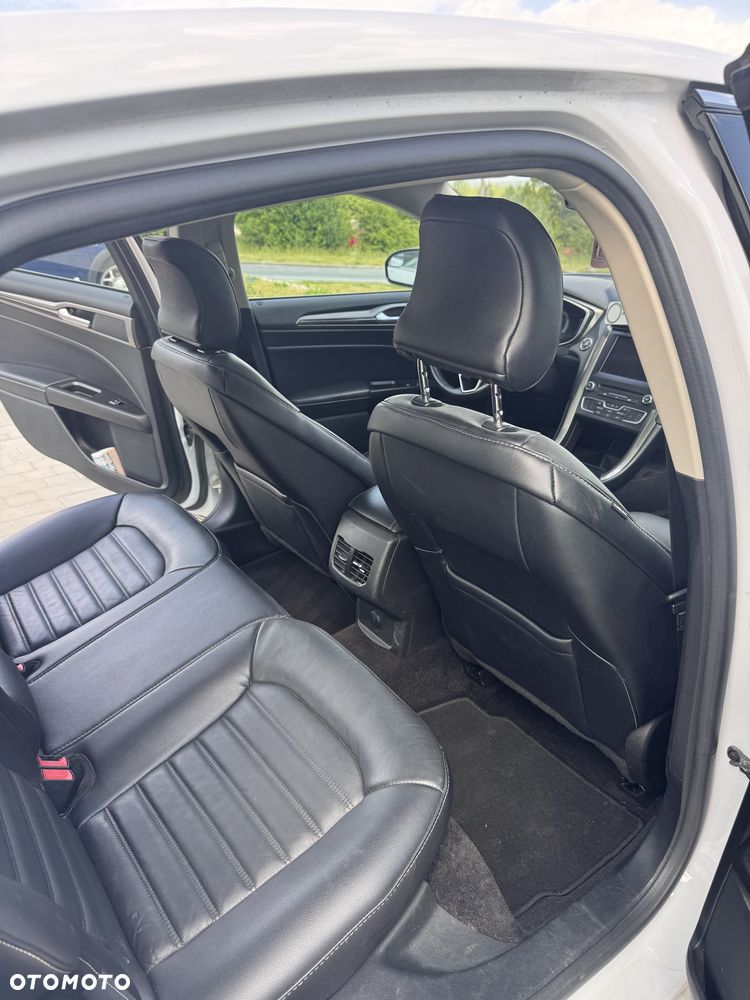 Ford Fusion 2.0 EcoBoost Titanium - 19