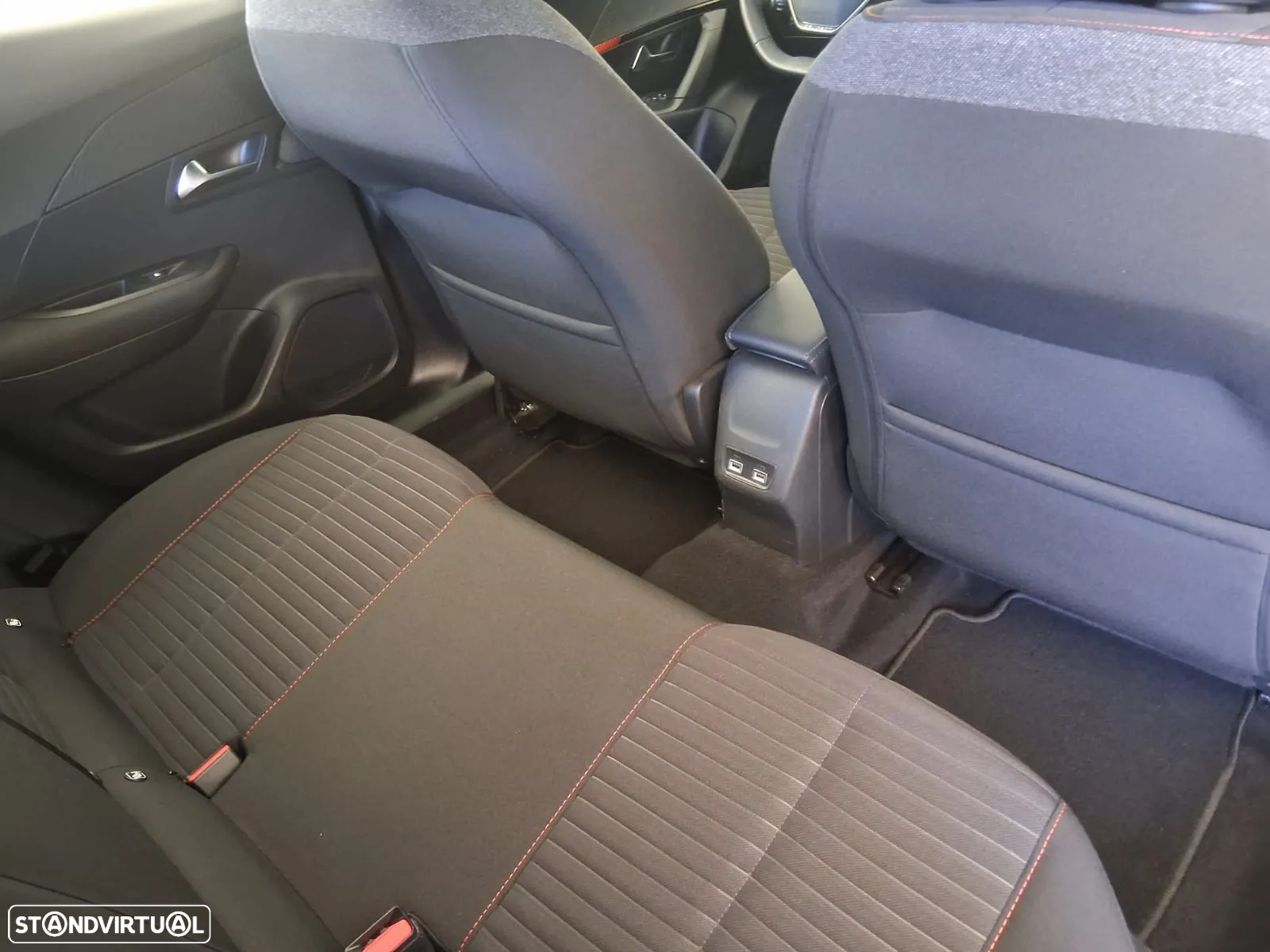 Peugeot e-2008 50 kWh Active - 11