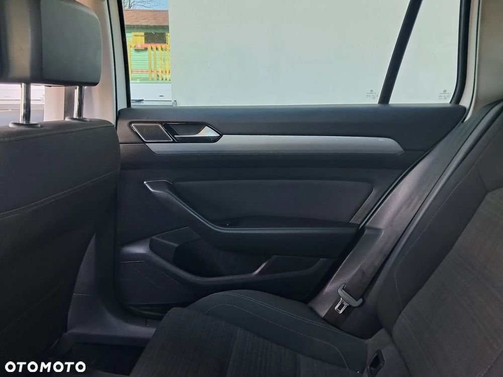 Volkswagen Passat - 29