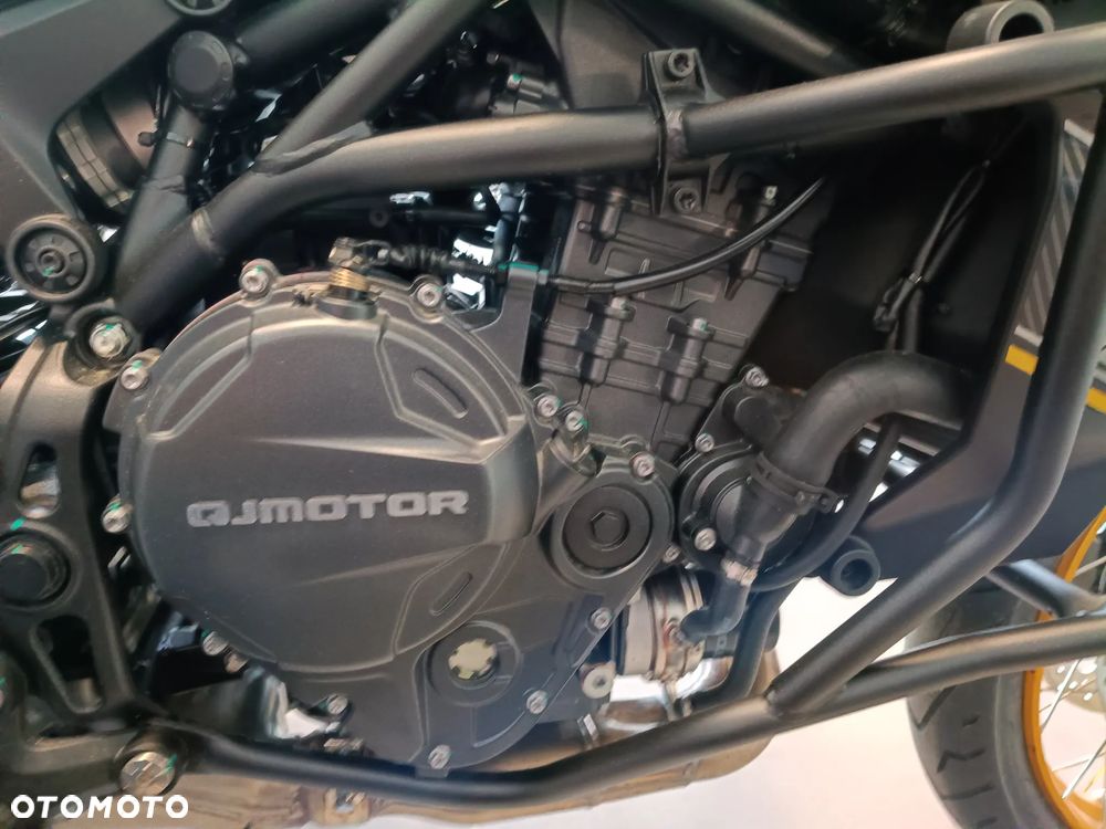 QJMOTOR SRT900SX - 13