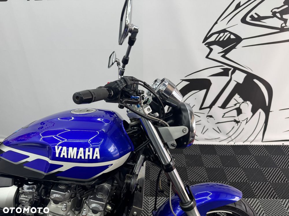 Yamaha XJR - 32