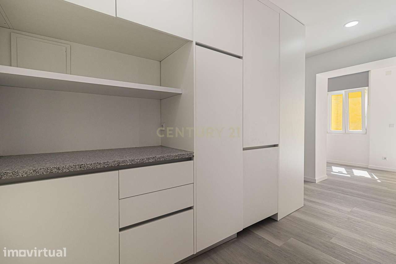 T1 TOTALMENTE REMODELADO COM LOGRADOURO | MOSCAVIDE | JUNTO À ESTAÇÃO - Grande imagem: 4/27