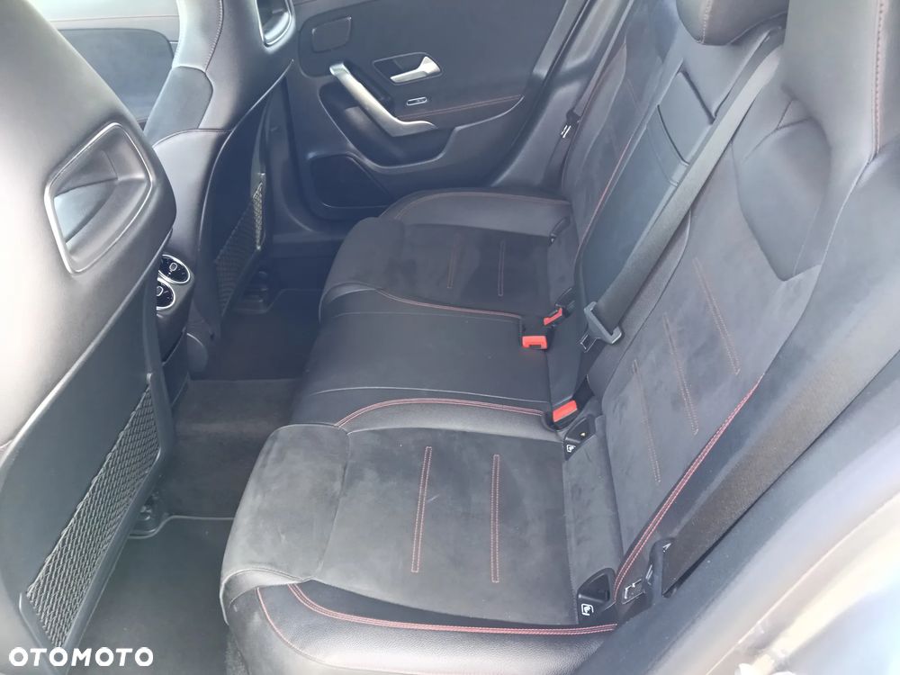 Mercedes-Benz CLA 180 d 7G-DCT AMG Line - 32