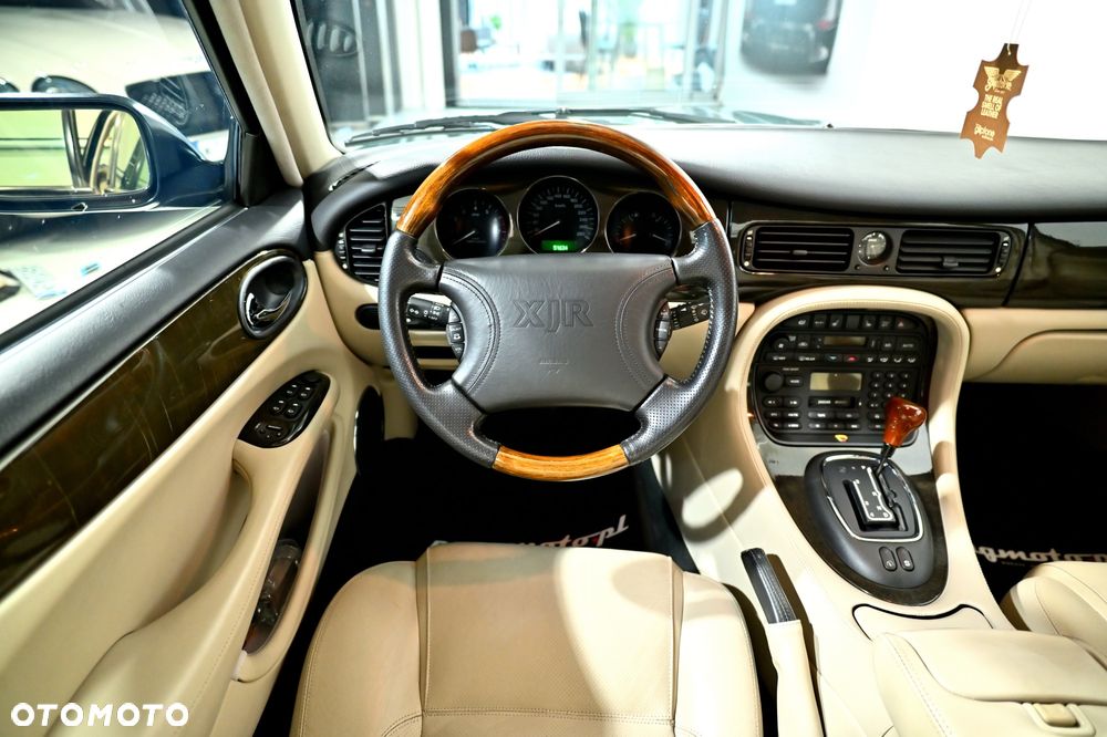 Jaguar XJR Standard - 18