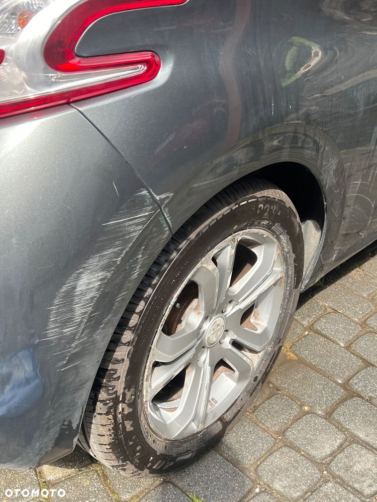 Peugeot 208 1.6 e-HDi Active STT - 4