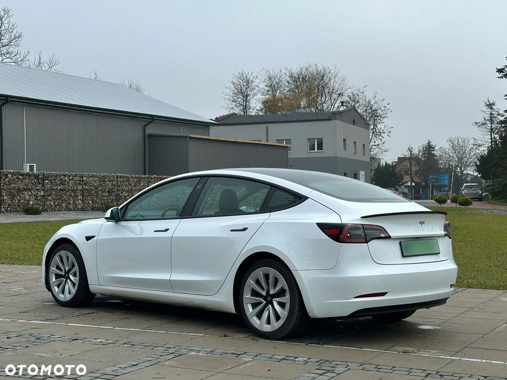 Tesla Model 3 - 4