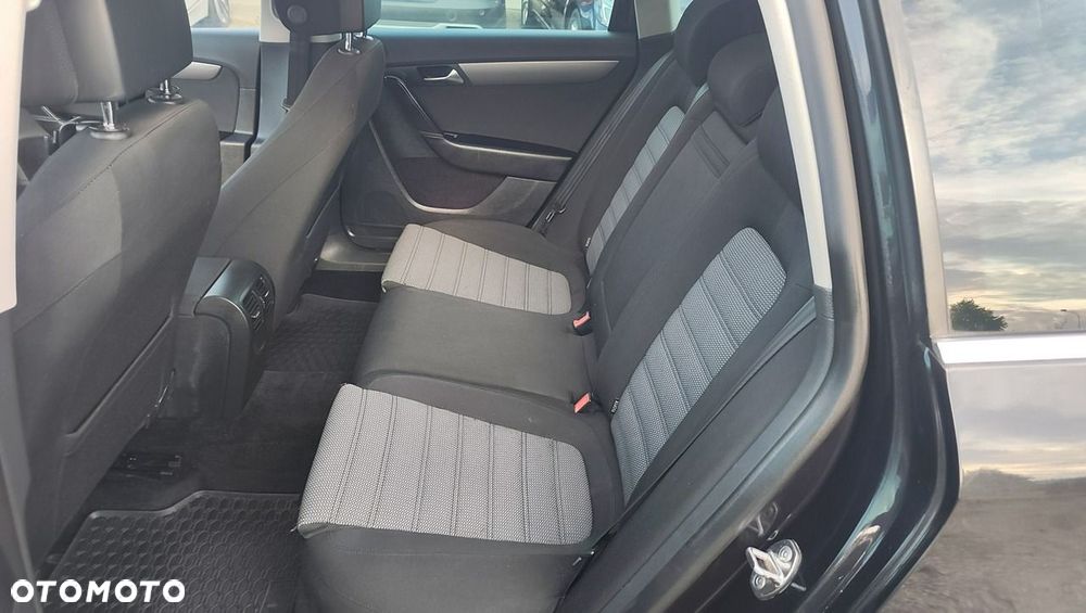 Volkswagen Passat - 22