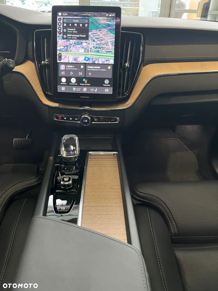 Volvo XC 60 T6 Plug-In Hybrid AWD Ultra Dark - 11