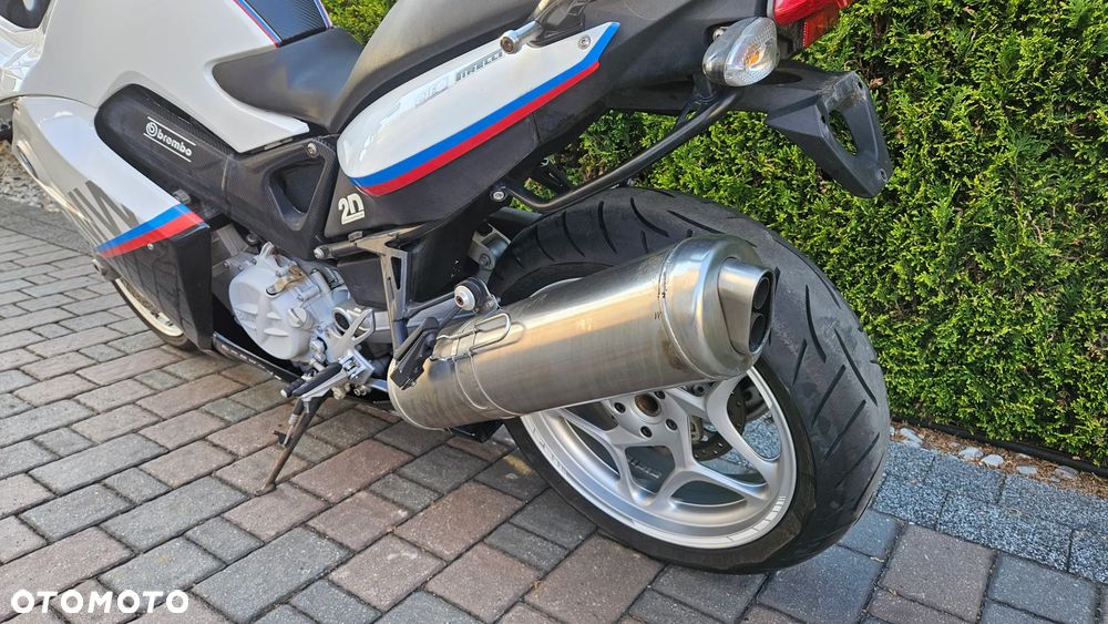 BMW F - 21