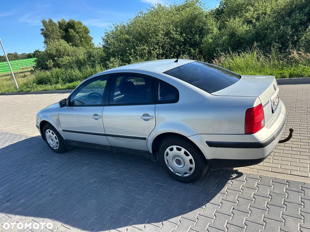 Volkswagen Passat 1.9 TDI Comfortline - 8