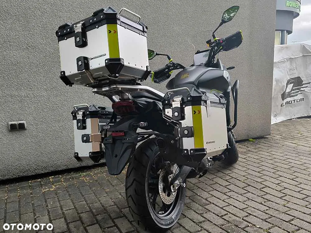 QJMOTOR SVT 650 - 13