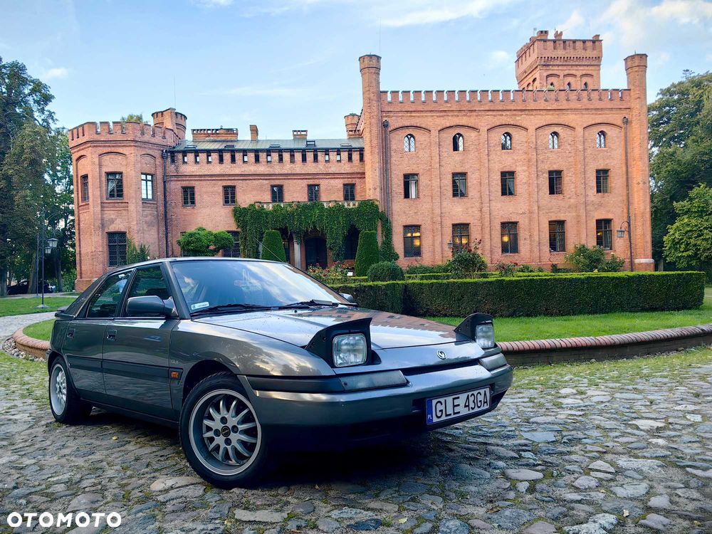 Mazda 323F - 1