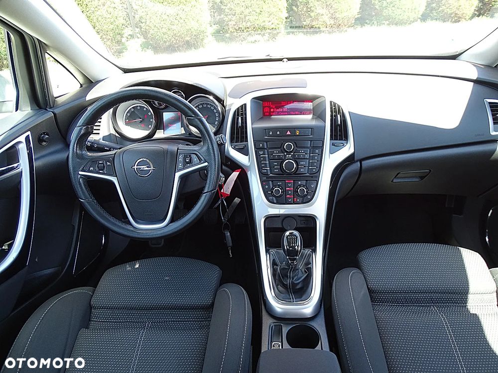 Opel Astra 1.6 Turbo Cosmo - 24