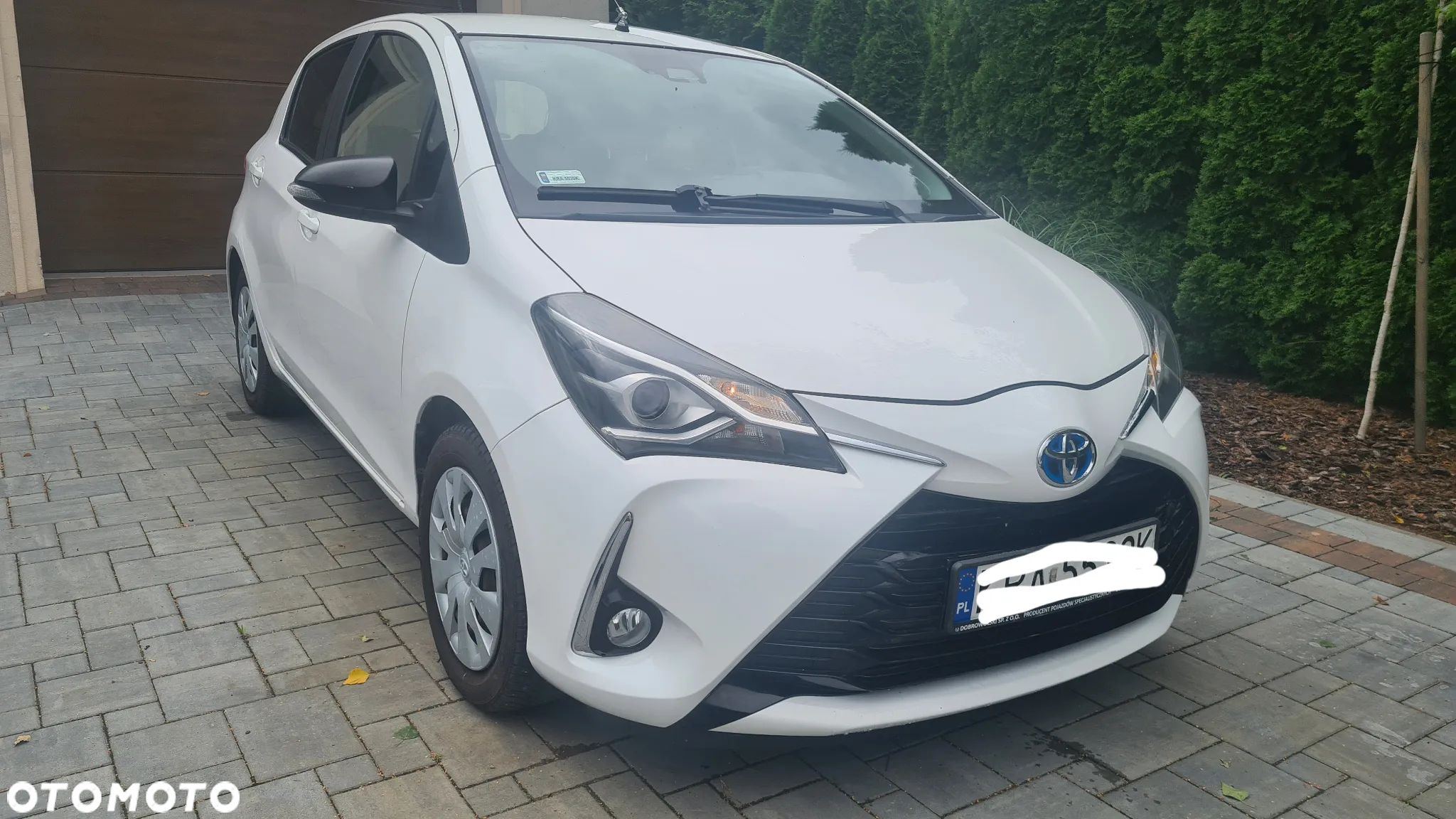 Toyota Yaris Hybrid 100 Dynamic - 1