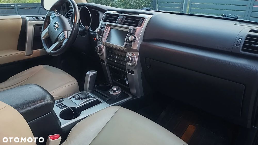Toyota Land Cruiser - 10