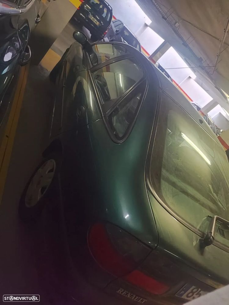Renault Laguna 1.8 RT - 4