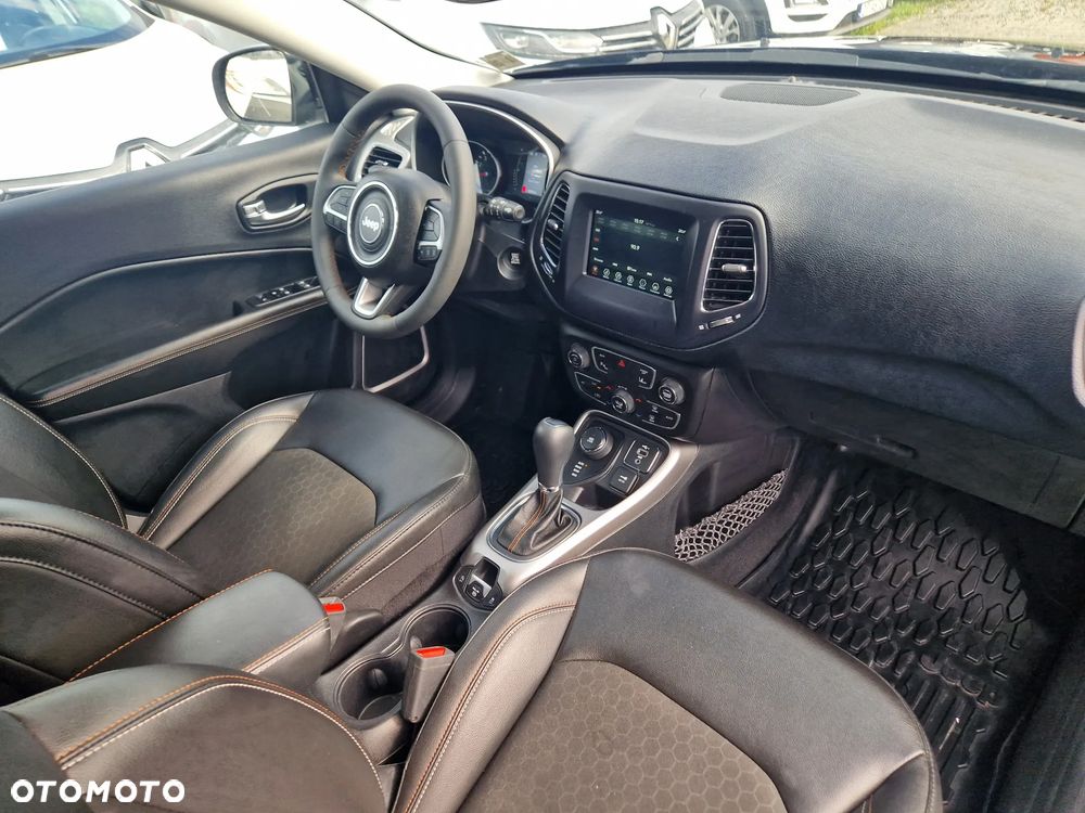Jeep Compass - 32
