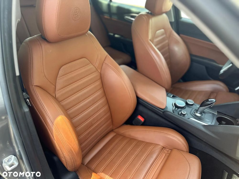 Alfa Romeo Giulia 2.0 Turbo 16V AT8-Q4 Veloce Ti - 18