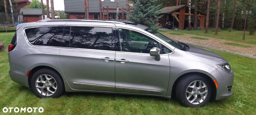 Chrysler Pacifica - 5