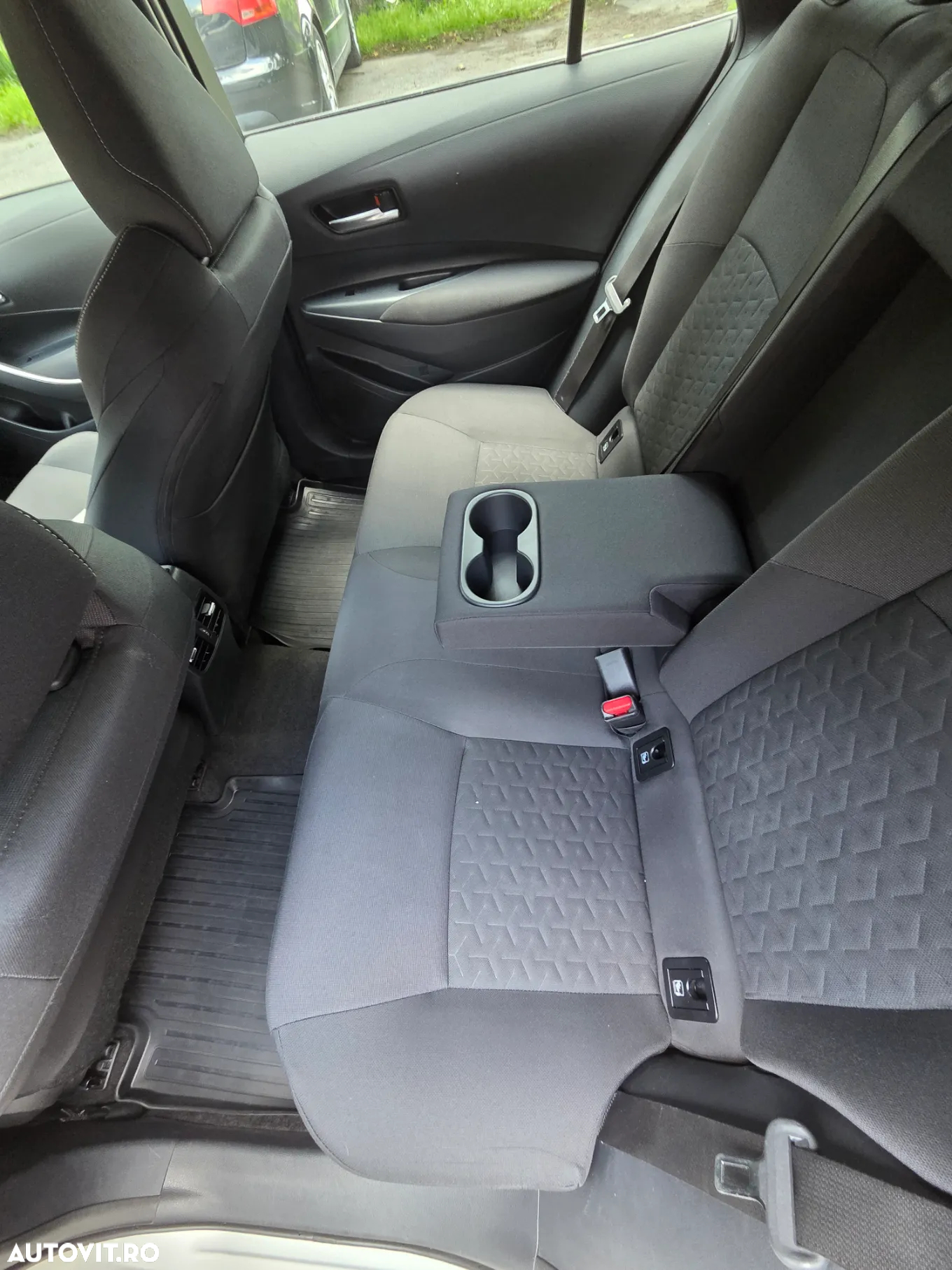 Toyota Corolla 1.8 HSD Business - 6