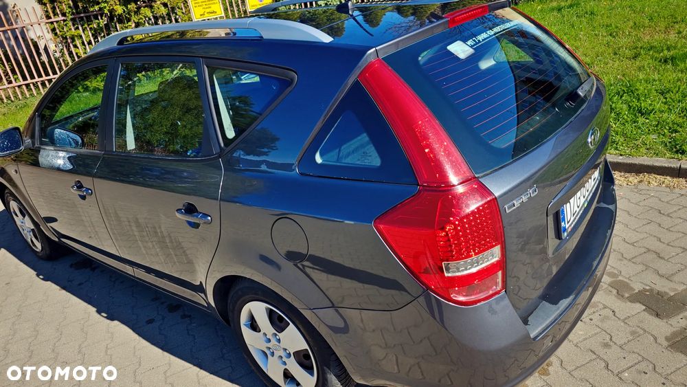 Kia Ceed - 10