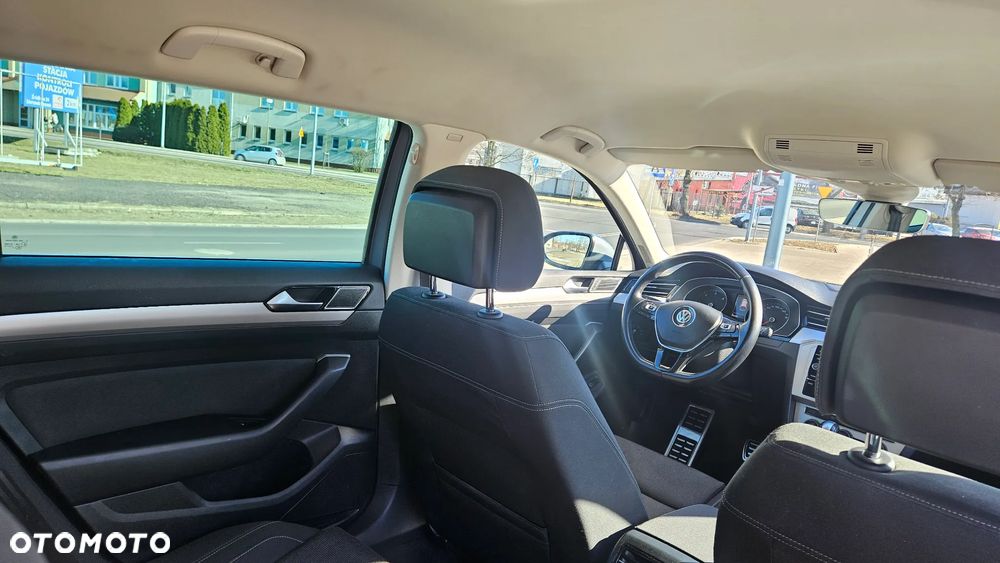 Volkswagen Passat - 14