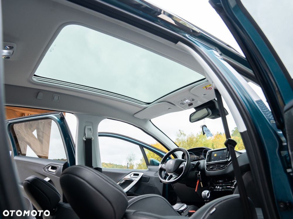 Peugeot 2008 1.2 Pure Tech Allure S&S - 30
