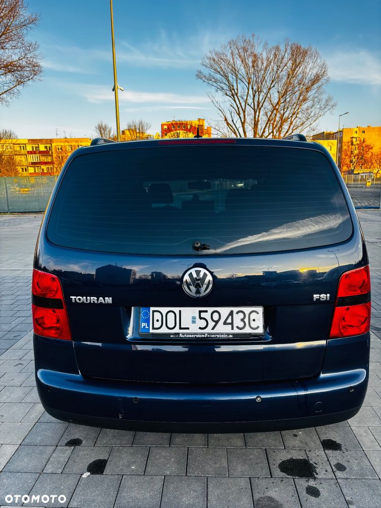 Volkswagen Touran 1.6 FSI Highline - 4