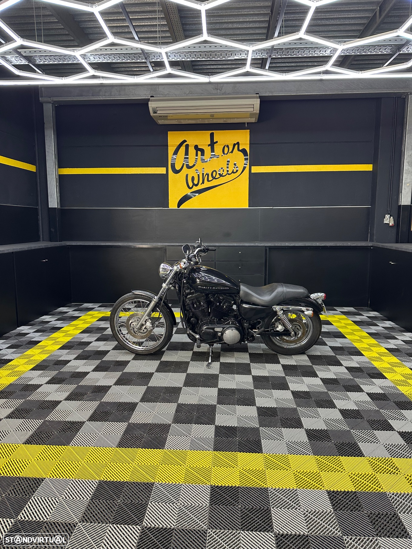 Harley-Davidson 883 - 9