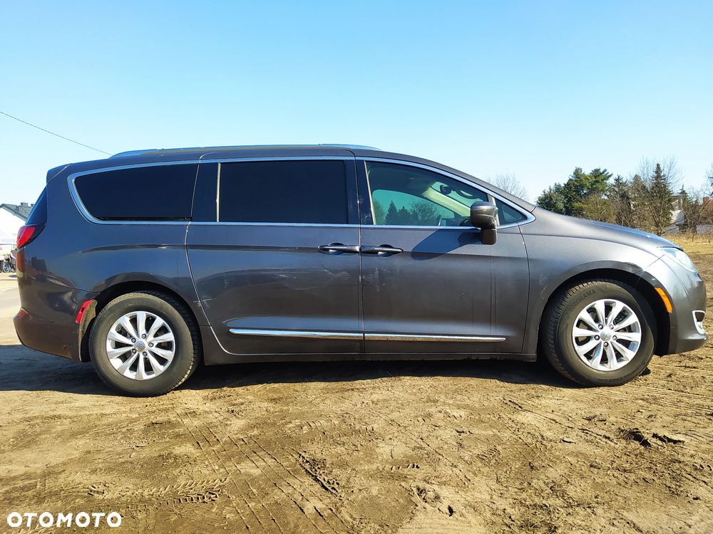 Chrysler Pacifica - 7
