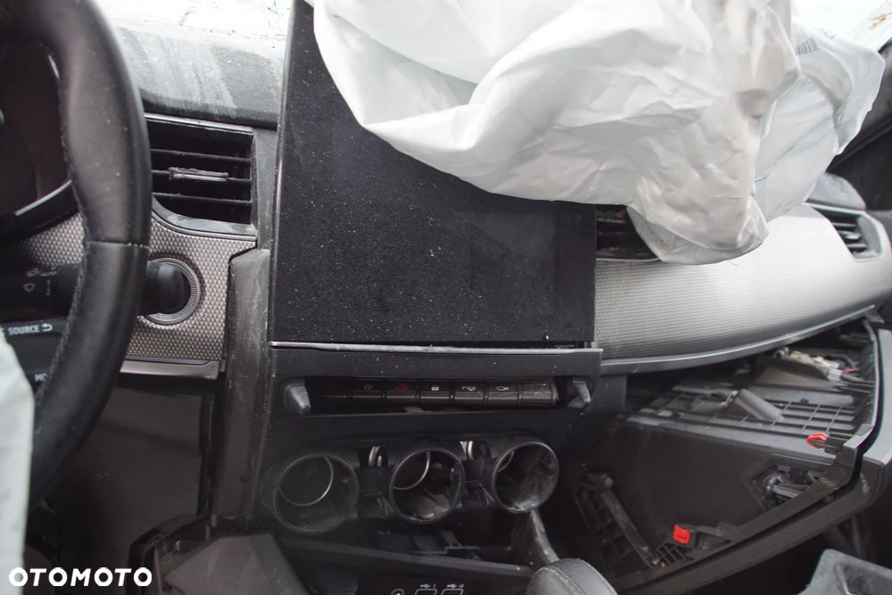 Auto na części - Renault Arkana Lift 1.3 TCE 140 KM H5H490 DW5007 TERRF 2024R Silnik Skrzynia Drzwi Błotnik Zderzak Klapa Lampa Lusterko Klamka Szyba Deska Kokpit Sterownik Moduł Czujnik Licznik Wyświetlacz Panel Kierownica - 13