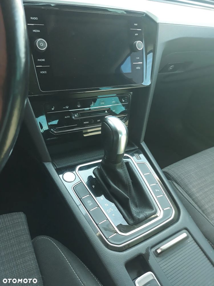Volkswagen Passat 2.0 TDI SCR Comfortline DSG - 5
