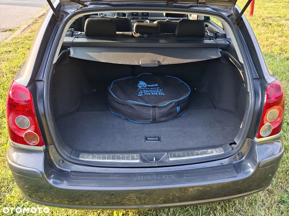 Toyota Avensis 1.8 VVT-i Sol - 16