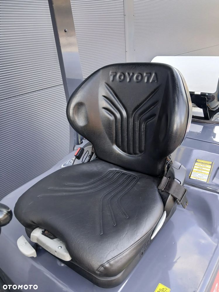 Toyota 02-8FGJF35 - 8