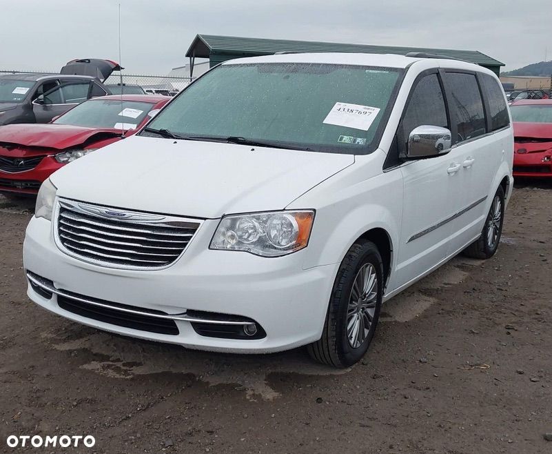 Chrysler Town & Country - 1