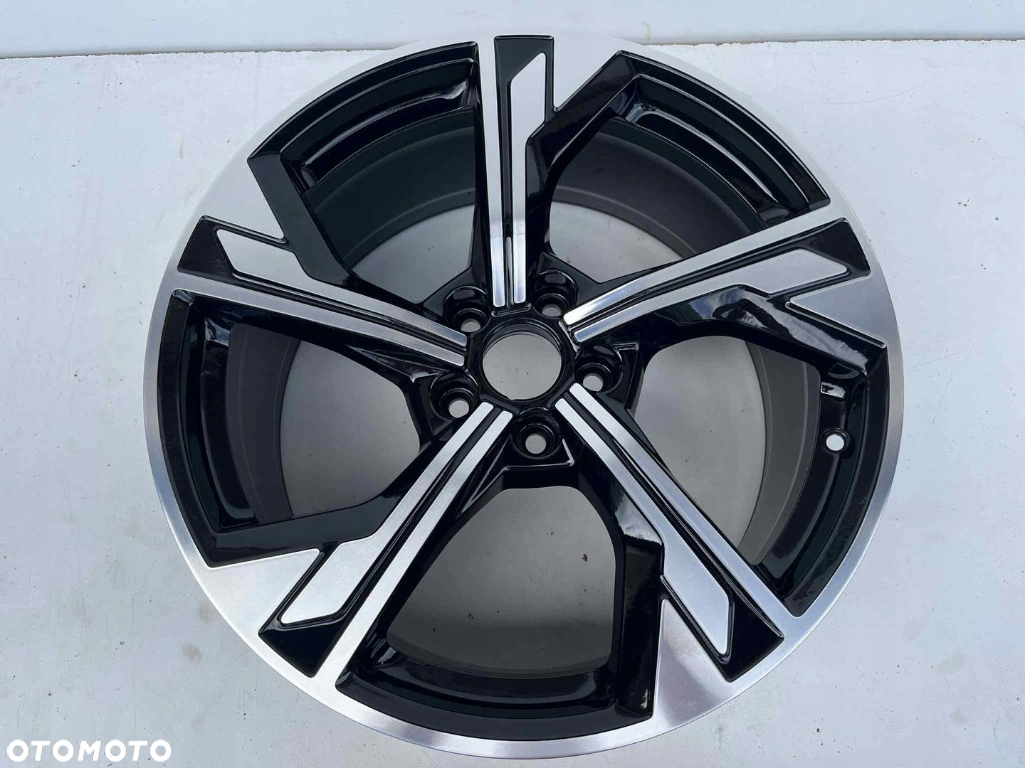 AUDI A4 S4 A5 S5 FELGA 8.5JX19 ET40 5X112 - 6