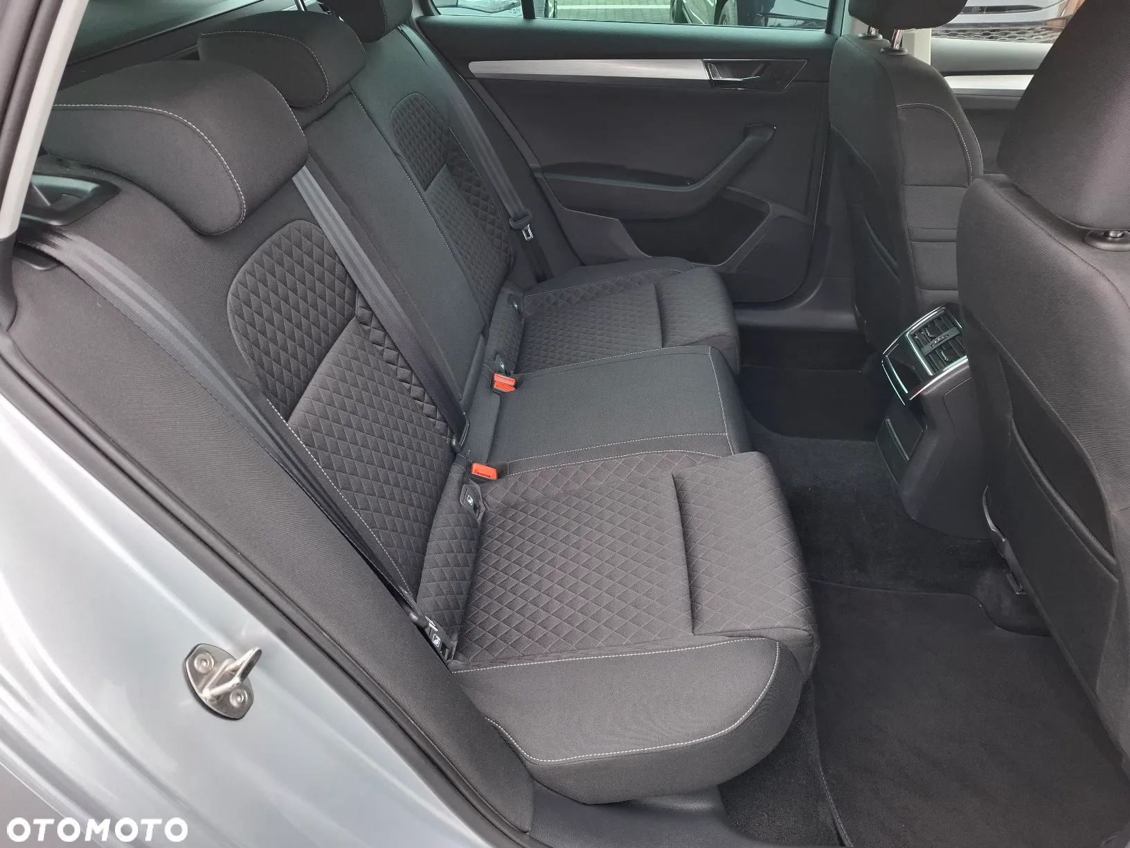 Skoda Superb Combi 2.0 TDI DSG Ambition - 12