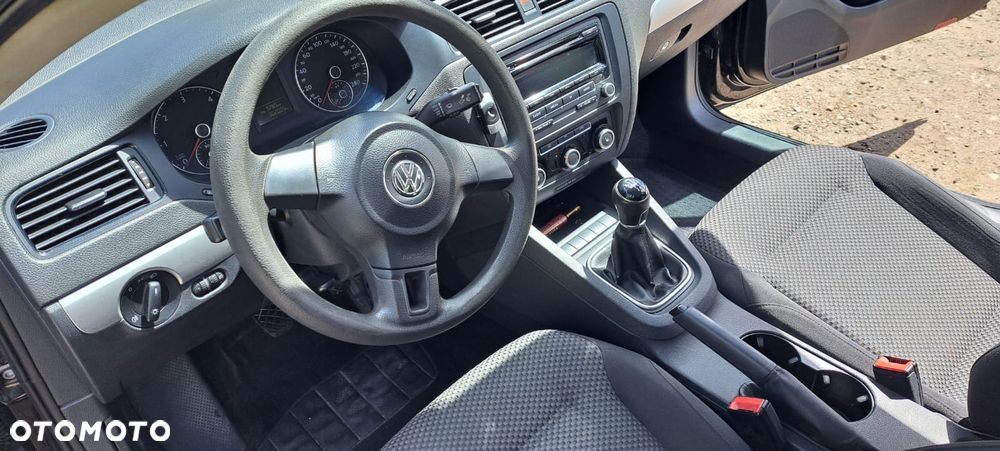 Volkswagen Jetta 1.6 TDI Comfortline - 26