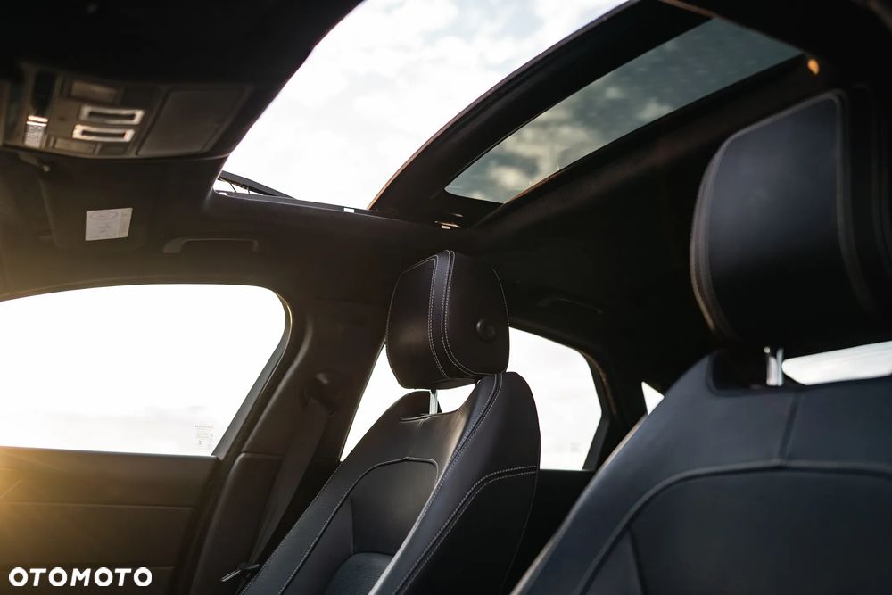 Jaguar XF E-Performance R-Sport - 15