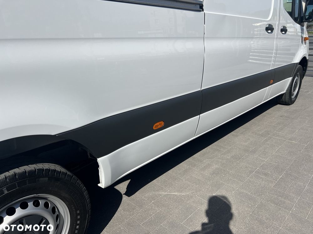 Mercedes-Benz Sprinter - 12