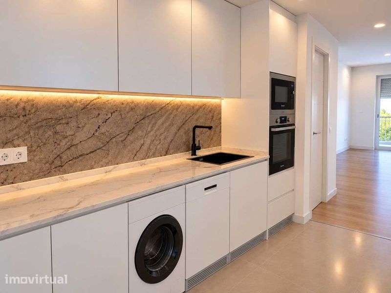 Apartamento T2 Remodelado com Varanda | Mina de Água, Amadora - Grande imagem: 3/8