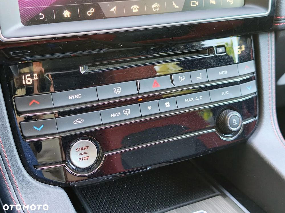Jaguar F-Pace 3.0 V6 AWD S - 26