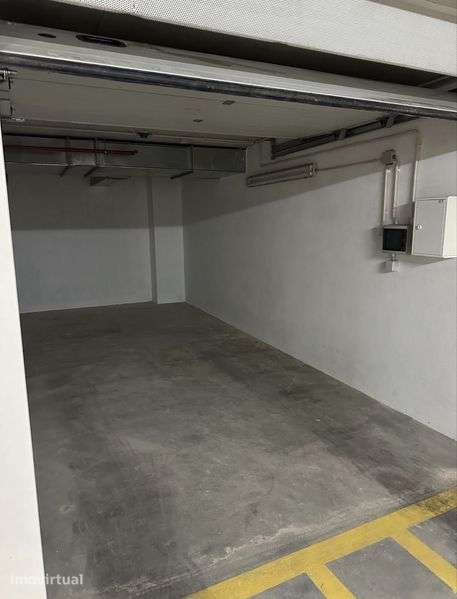 Aluga-se garagem Pinhal Novo - Grande imagem: 2/3
