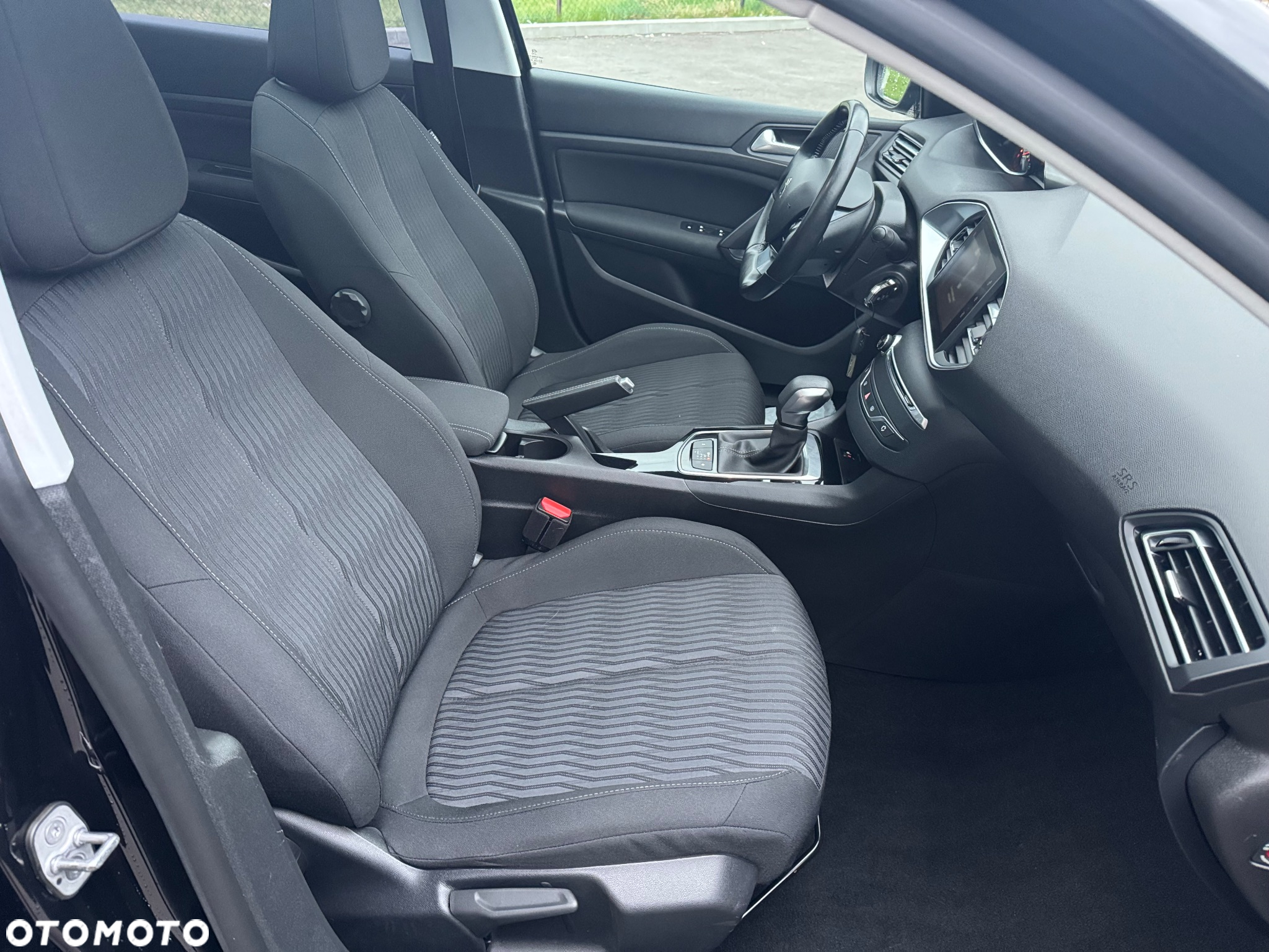Peugeot 308 SW 1.2 PureTech Allure S&S EAT6 - 31