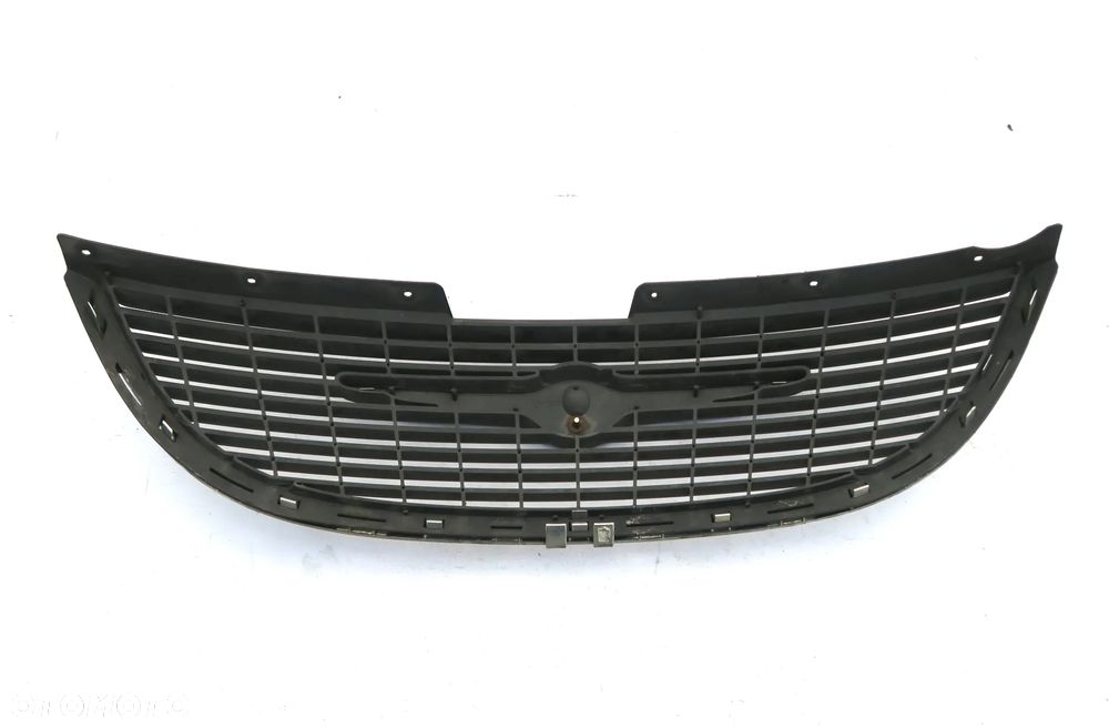 CHRYSLER VOYAGER 4 IV RG 2000 - 2004 grill ATRAPA logo chrom ORYGINAŁ OE - 7