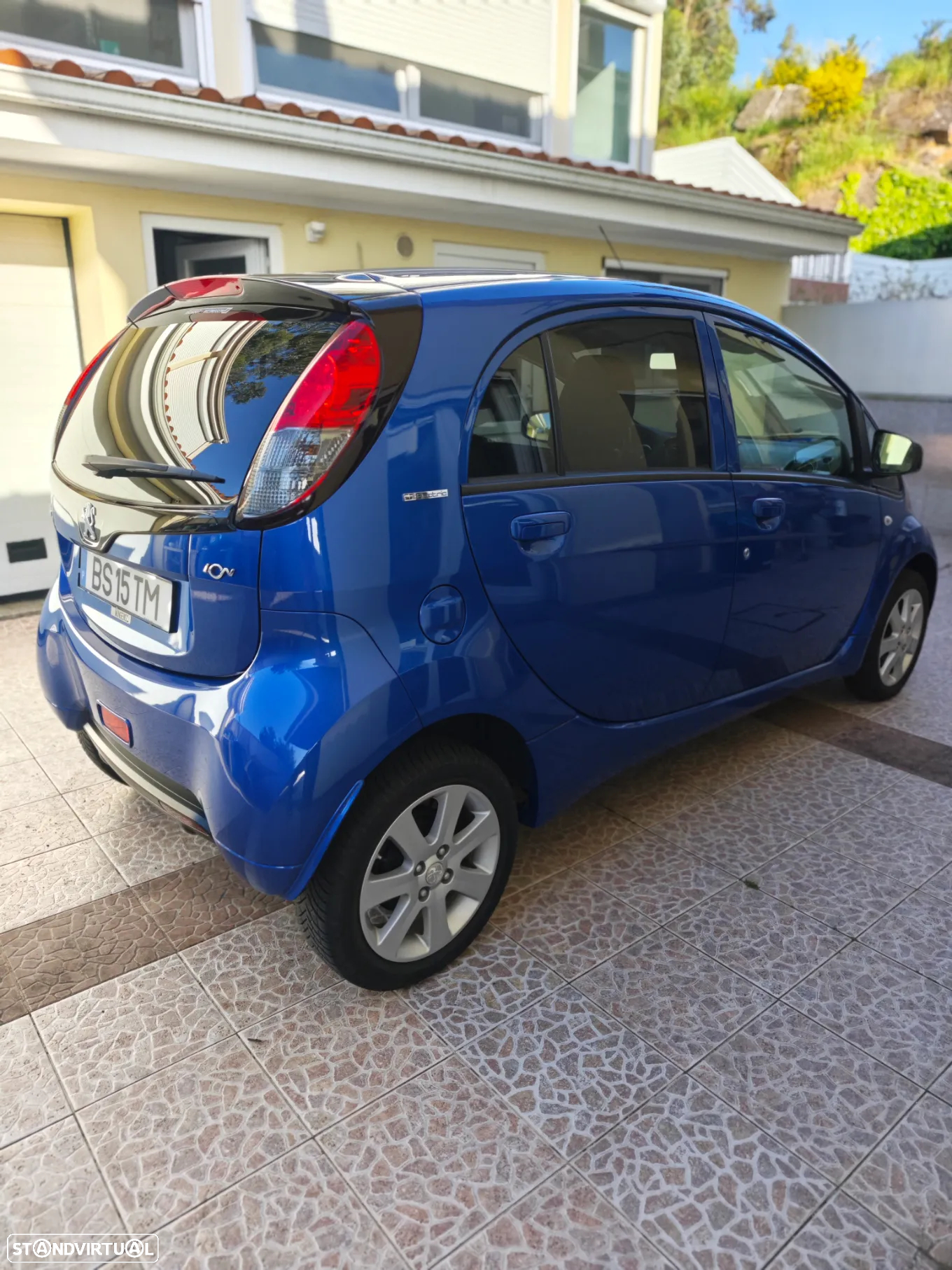 Peugeot iOn - 4