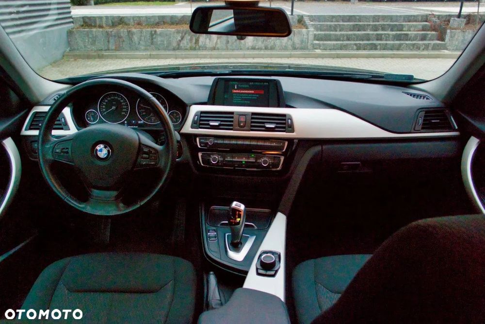 BMW Seria 3 318i - 14